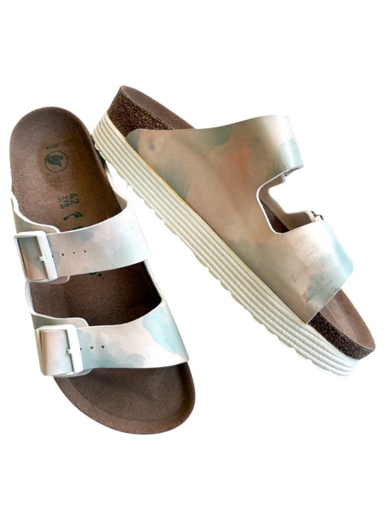 Birkenstock Shoes - EUC Birkenstock Papillio
Arizona Platform Sandals Pastel
Watercolor Size 11